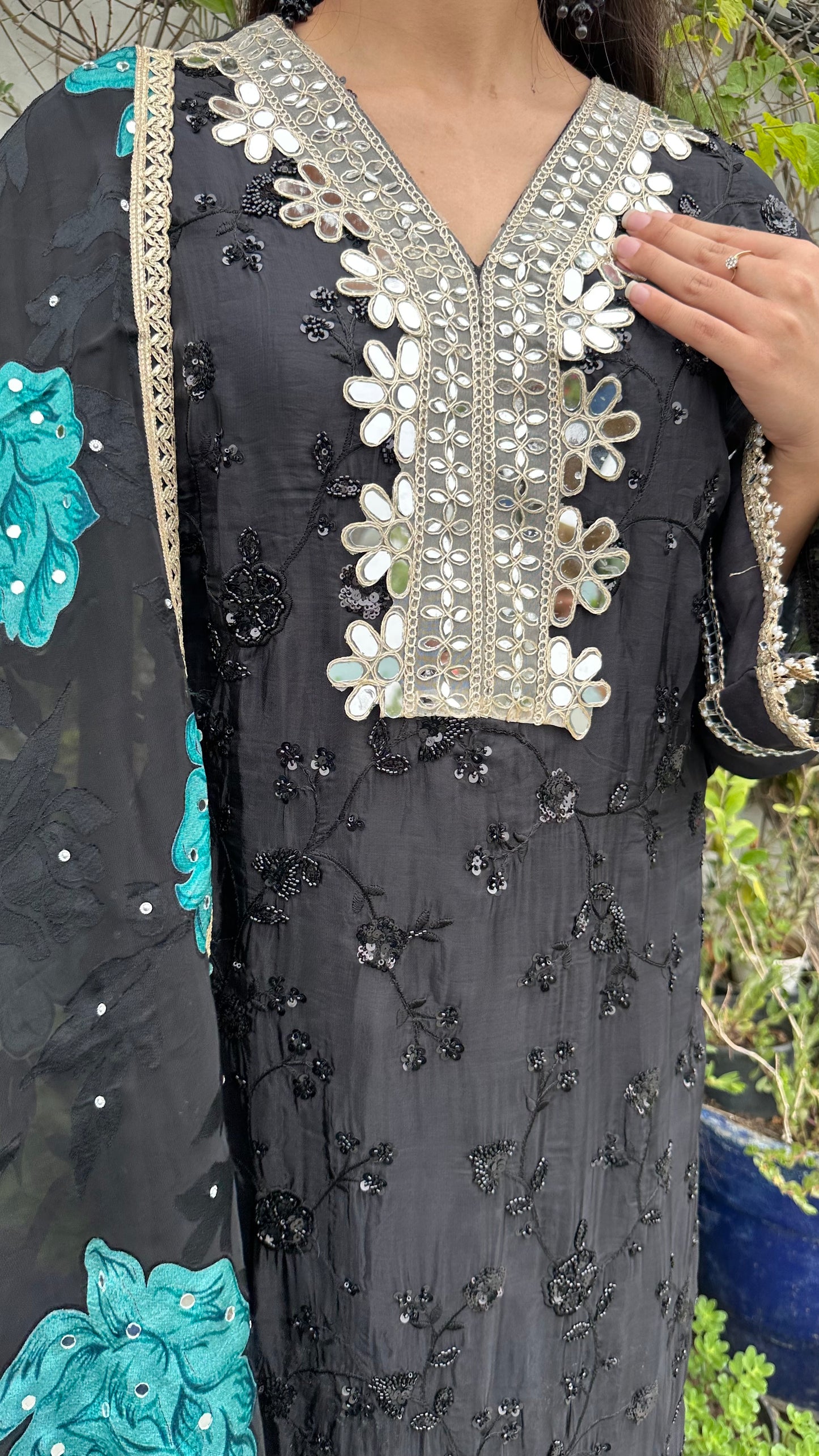 HAND EMBROIDERED MIRROR BLACK BLUE SET