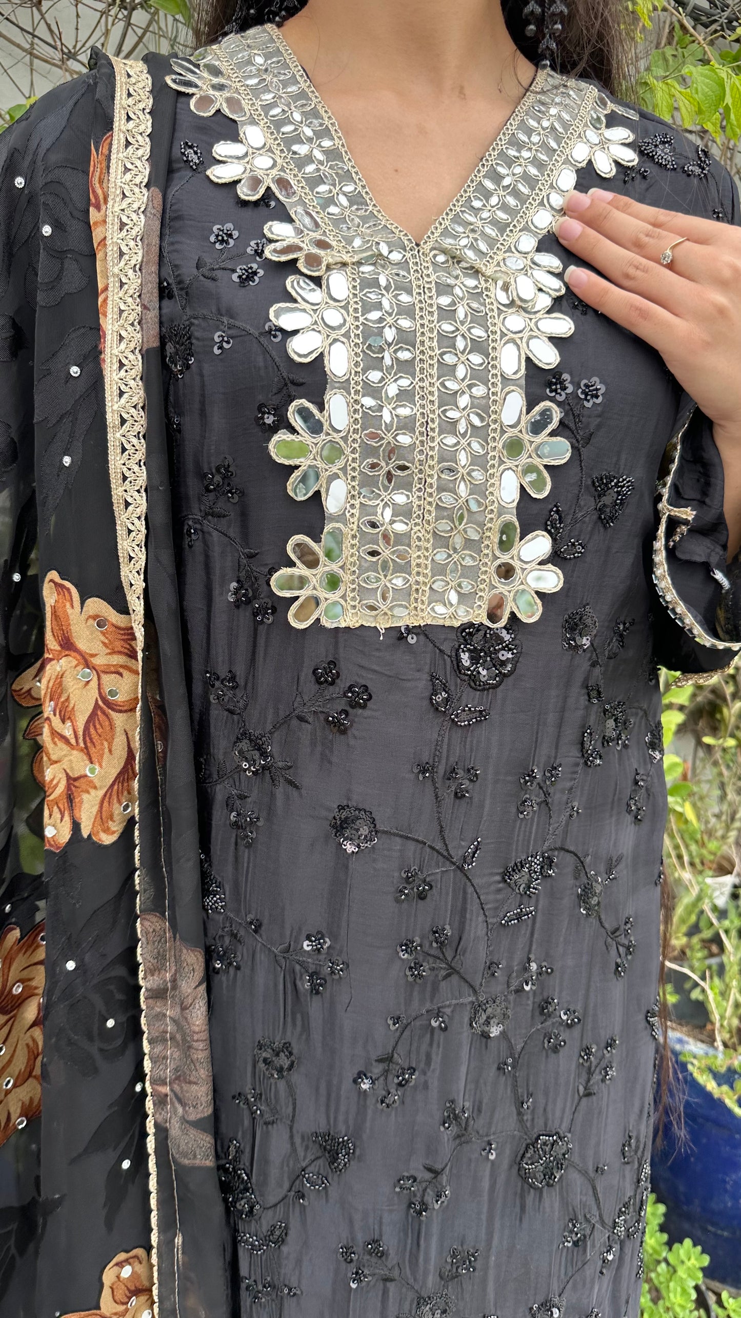 HAND EMBROIDERED MIRROR BLACK MUSTARD SET