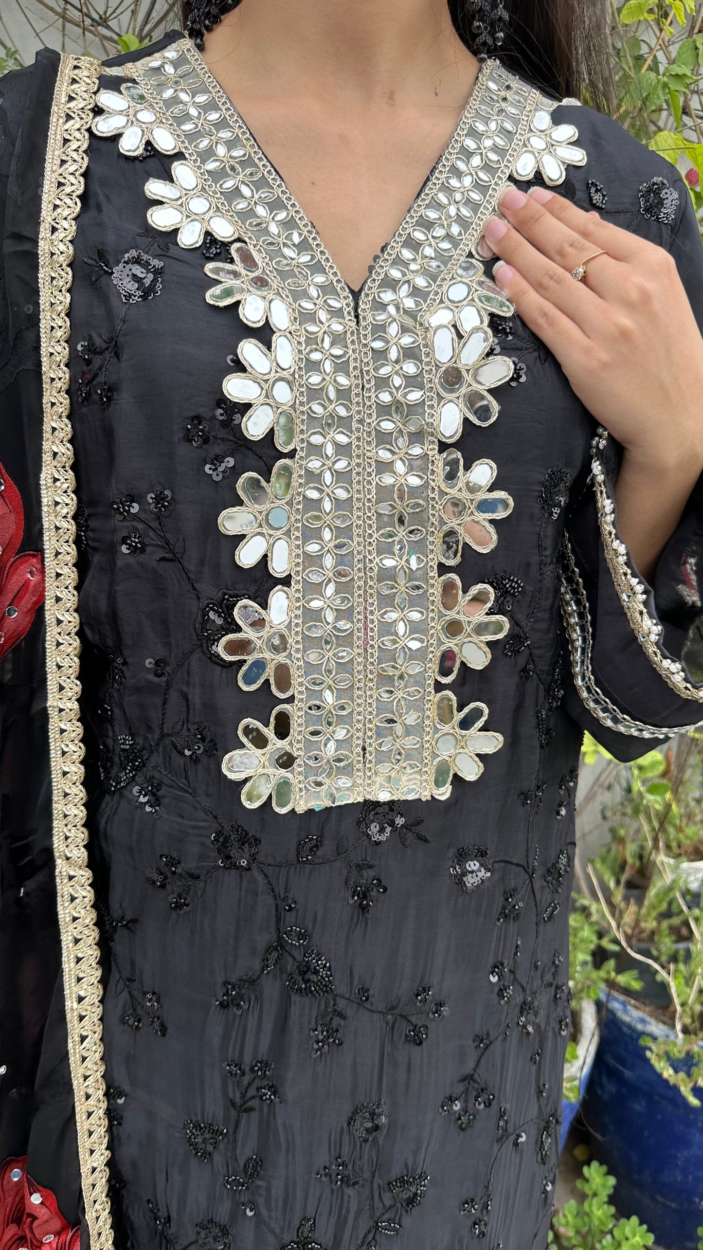 HAND EMBROIDERED MIRROR BLACK RED SET