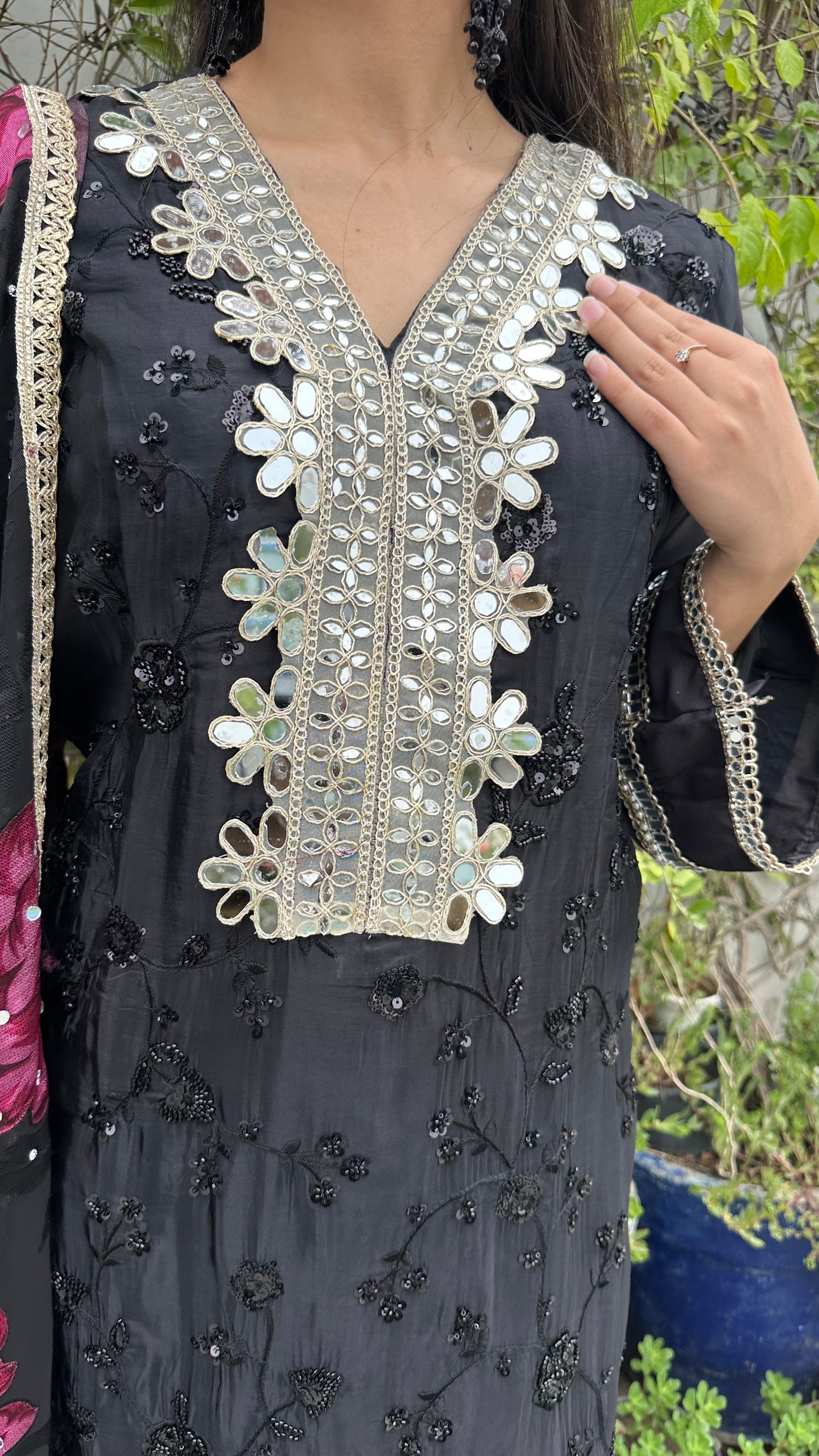 HAND EMBROIDERED MIRROR BLACK PINK SET