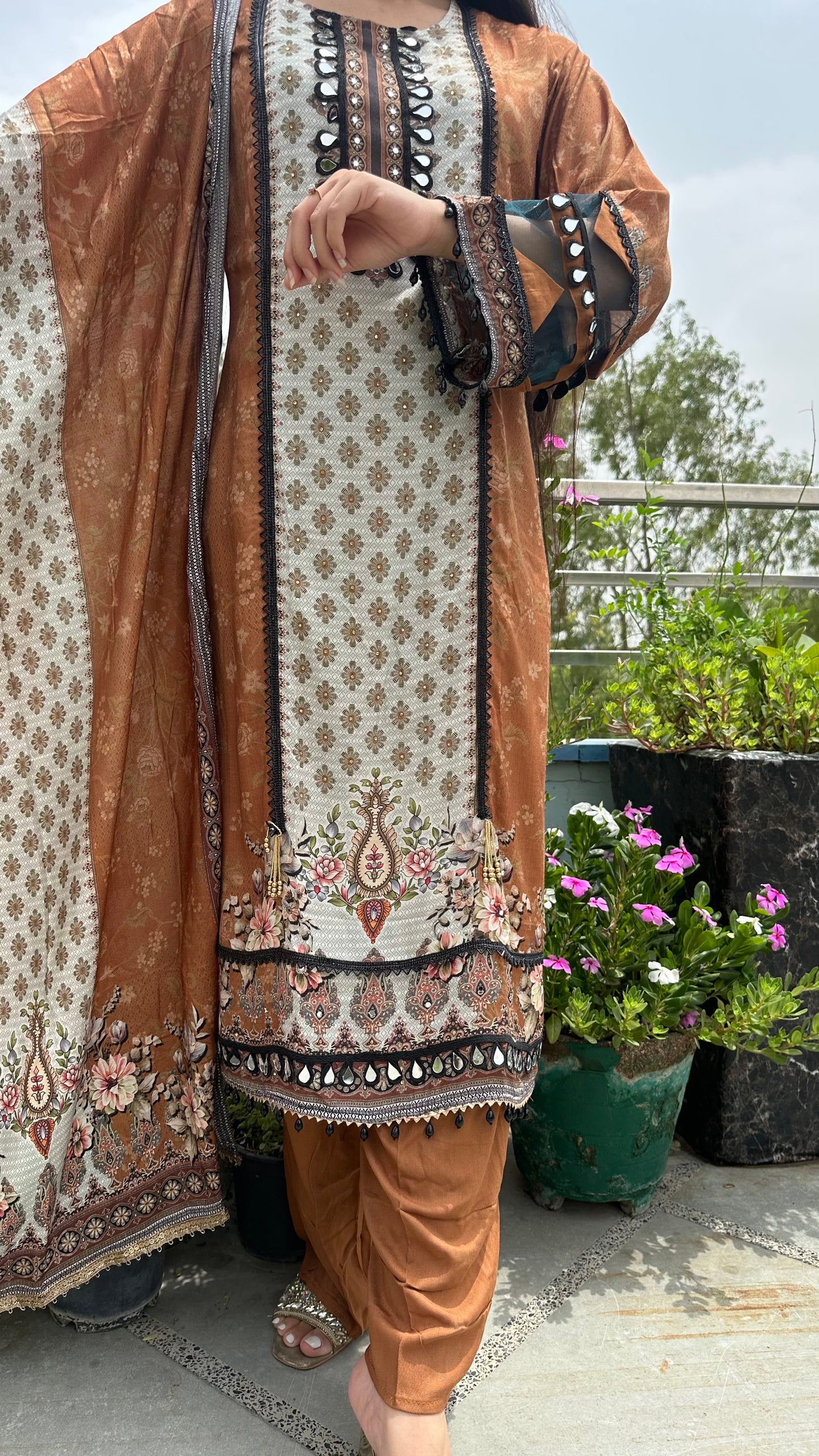 MUSLIN CREAM GOLDEN SET