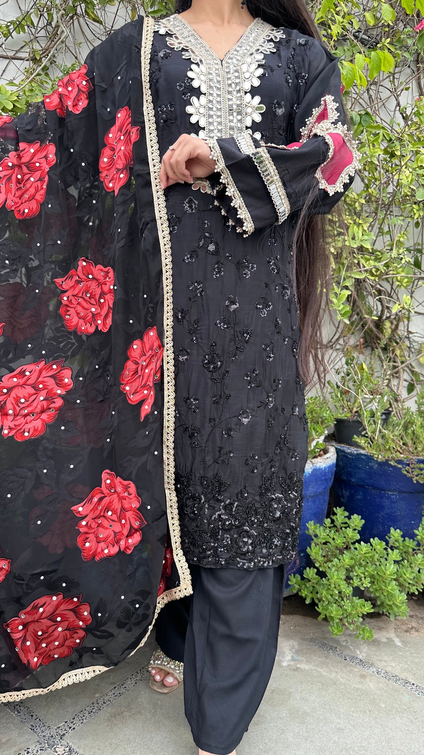 HAND EMBROIDERED MIRROR BLACK RED SET