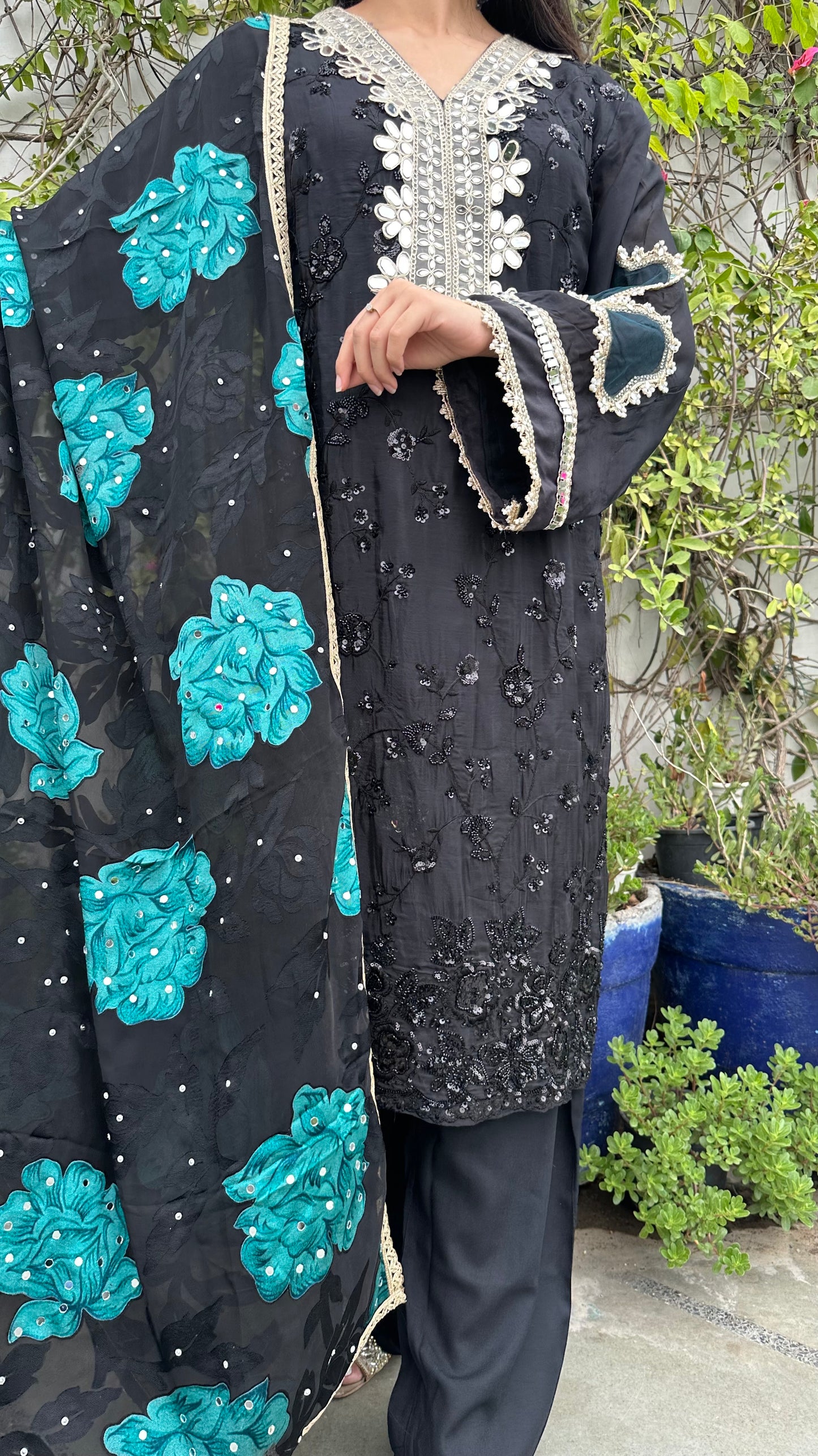 HAND EMBROIDERED MIRROR BLACK BLUE SET