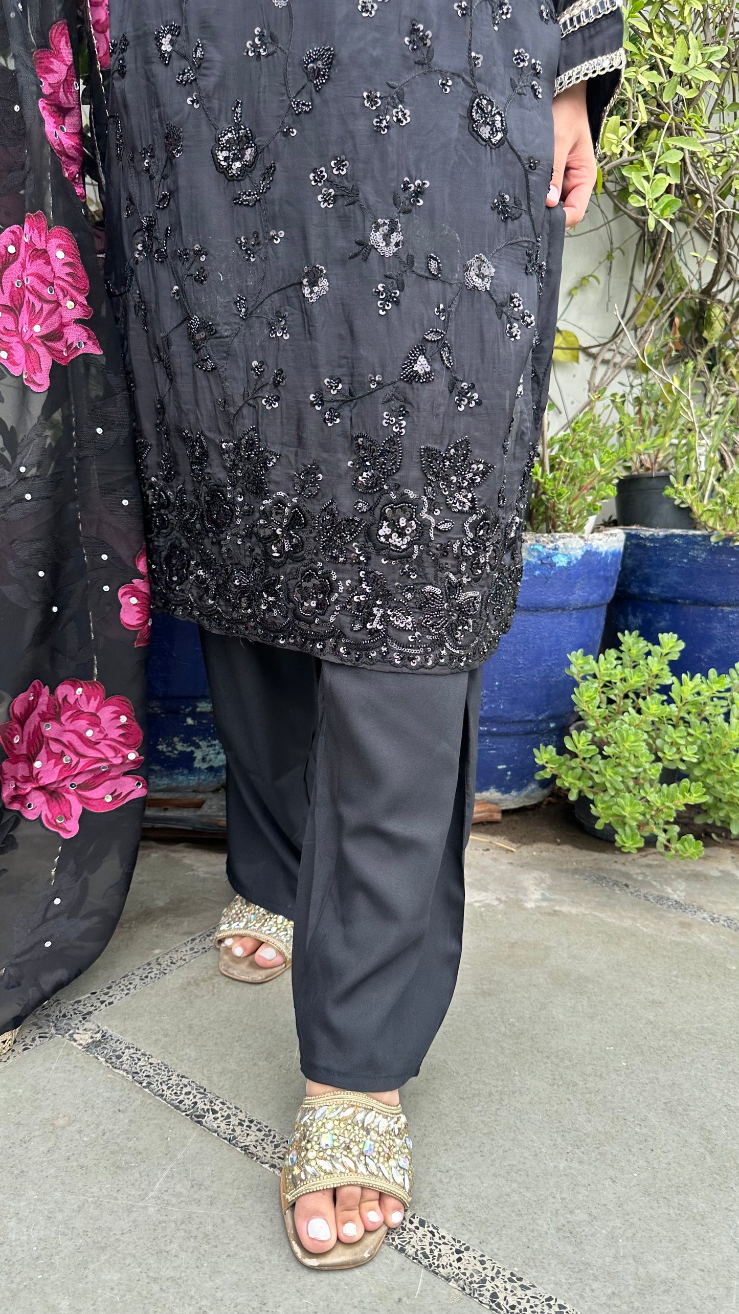 HAND EMBROIDERED MIRROR BLACK PINK SET